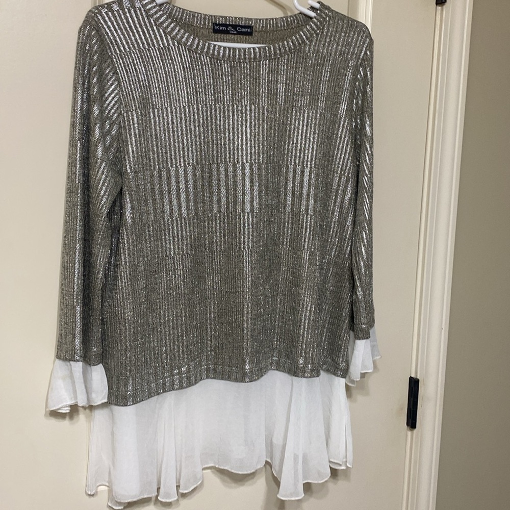 Kim & cami size small, silver, metallic top